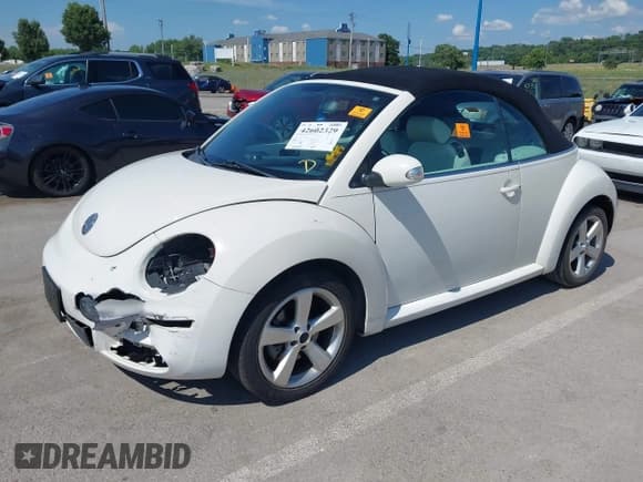 ✅ 2007 Volkswagen Beetle Triple White • VIN: 3VWFF31Y67M413348 • Lot: 42602329. Listed on IAAI with 206,022 mi. Free auction sales archive from the USA and detailed vehicle history report at DreamBid. Image 2.
