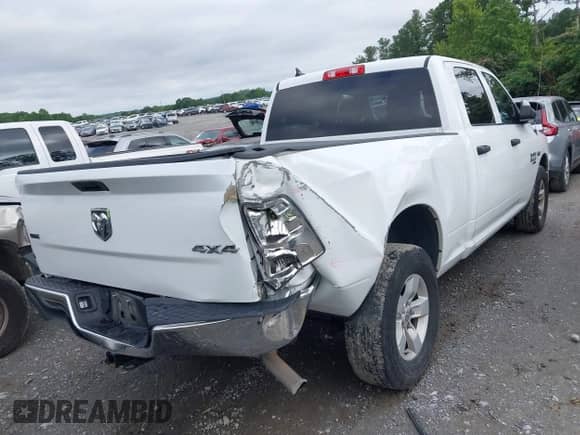 2023 Ram 1500 SLT z VIN 1C6RR7TT1PS565228, wystawiony jako IAAI lot #42532040 z przebiegiem 60 726 mil mil oraz . Historia ofert i sprzedaży dostępna na DreamBid. Obrazek 4.