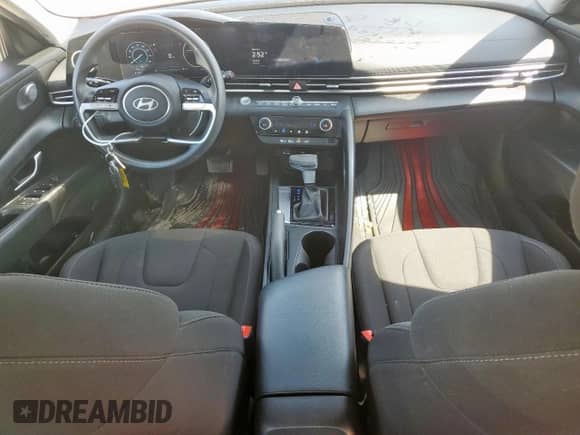 2024 Hyundai Elantra SEL z VIN KMHLM4DG9RU657591, wystawiony jako Copart lot #84302865 z przebiegiem 61 211 mil mil oraz Szkoda całkowita • Salvage title. Historia ofert i sprzedaży dostępna na DreamBid. Obrazek 8.