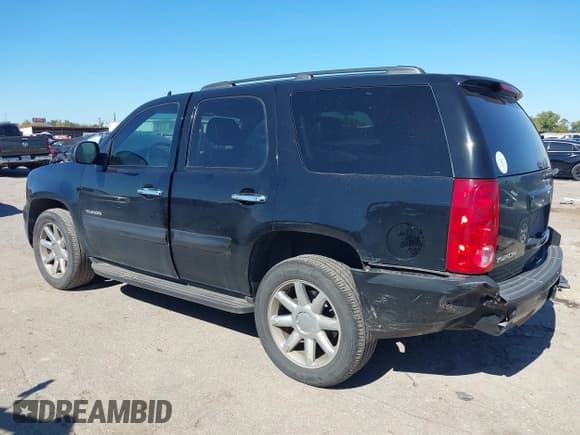 ✅ 2008 GMC Yukon SLT 4SA • VIN: 1GKFC13J38R135268 • Lot: 43620899. Listed on IAAI with 266,388 mi. Free auction sales archive from the USA and detailed vehicle history report at DreamBid. Image 14.
