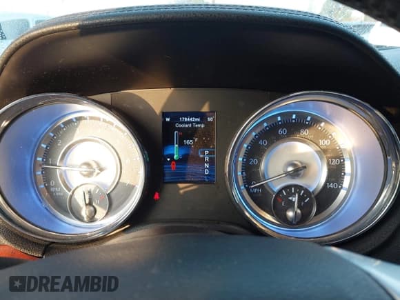 ✅ 2012 Chrysler 300 • VIN: 2C3CCAAG2CH261530 • Лот: 43806426. Опубликован ранее на IAAI с пробегом 178 442 миль. Бесплатный доступ к архиву аукционных продаж из США и подробный отчёт об истории автомобиля на DreamBid. Изображение 7.