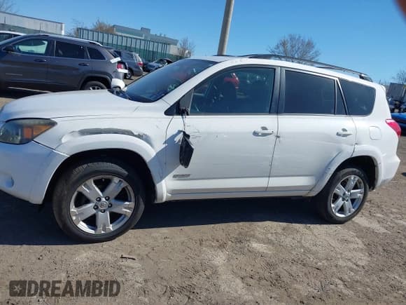 ✅ 2006 Toyota RAV4 Sport • VIN: JTMZD32V465018180 • Lot: 41890319. Listed on IAAI with Not provided. Free auction sales archive from the USA and detailed vehicle history report at DreamBid. Image 13.