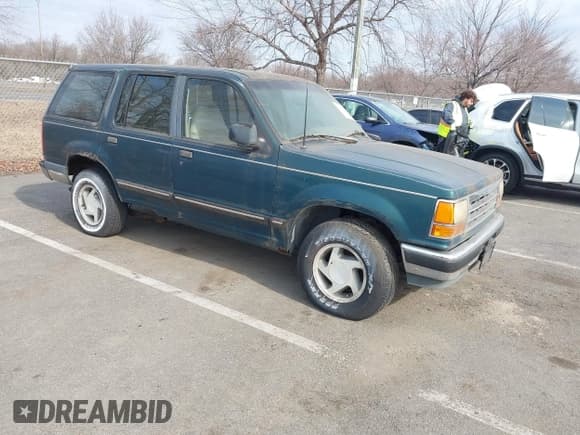 ✅ 1992 Ford Explorer Eddie Bauer • VIN: 1FMDU32X0NUE13629 • Lot: 41733918. Wystawiony na IAAI z przebiegiem 97 999 mil. Bezpłatny archiwum sprzedaży aukcyjnych z USA i szczegółowy raport historii pojazdu na DreamBid. Zdjęcie 1.