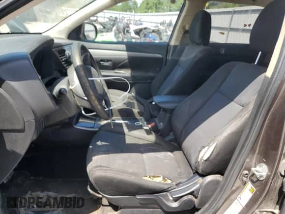 2018 Mitsubishi Outlander ES with VIN JA4AZ3A39JZ027175, listed as a Copart auction lot 70573725 with 197,576 mi miles and Salvage title. Bid and sale history available at DreamBid. Image 7.