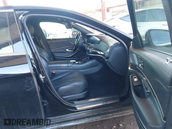 ✅ 2020 Mercedes-Benz S 560 • VIN: WDDUG8DB8LA524041 • Лот: 43280856. Опубликован ранее на IAAI с пробегом 53 295 миль. Бесплатный доступ к архиву аукционных продаж из США и подробный отчёт об истории автомобиля на DreamBid. Изображение 5.