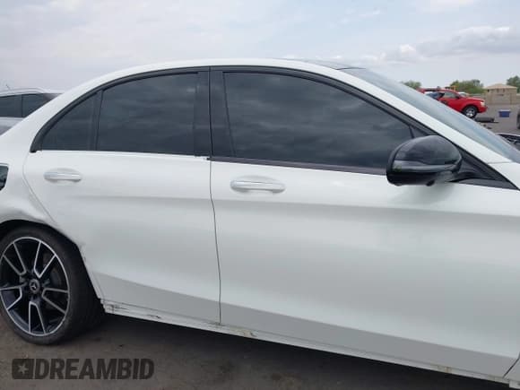 ✅ 2019 Mercedes-Benz C 300 • VIN: 55SWF8EBXKU306059 • Lot: 42760067. Wystawiony na IAAI z przebiegiem 21 034 mil. Bezpłatny archiwum sprzedaży aukcyjnych z USA i szczegółowy raport historii pojazdu na DreamBid. Zdjęcie 14.