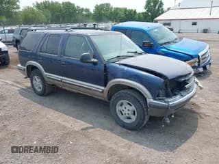✅ 1998 Chevrolet Blazer LS • VIN: 1GNDT13W3W2286364 • Lot: 42380068. Wystawiony na IAAI z przebiegiem 210 174 mil. Bezpłatny archiwum sprzedaży aukcyjnych z USA i szczegółowy raport historii pojazdu na DreamBid. Zdjęcie 1.