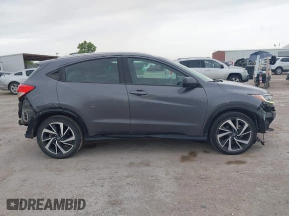 ✅ 2020 Honda HR-V Sport • VIN: 3CZRU5H13LM704792 • Lot: 42620296. Wystawiony na IAAI z przebiegiem 99 107 mil. Bezpłatny archiwum sprzedaży aukcyjnych z USA i szczegółowy raport historii pojazdu na DreamBid. Zdjęcie 14.