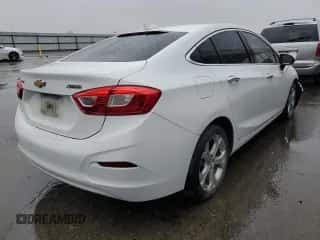 2017 Chevrolet Cruze Premier z VIN 1G1BF5SM1H7260276, wystawiony jako Copart lot #66112872 z przebiegiem 96 847 mil mil oraz . Historia ofert i sprzedaży dostępna na DreamBid. Obrazek 4.