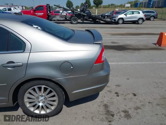 ✅ 2008 Mercury Milan Premier • VIN: 3MEHM08108R601231 • Lot: 43189336. Wystawiony na IAAI z przebiegiem 273 989 mil. Bezpłatny archiwum sprzedaży aukcyjnych z USA i szczegółowy raport historii pojazdu na DreamBid. Zdjęcie 6.