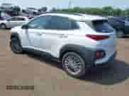 2021 Hyundai Kona SEL z VIN KM8K2CAA9MU615281, wystawiony jako IAAI lot #42403332 z przebiegiem 57 206 mil mil oraz . Historia ofert i sprzedaży dostępna na DreamBid. Obrazek 3.
