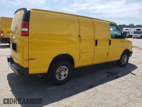 ✅ 2020 Chevrolet Express Cargo • VIN: 1GCWGAFP2L1225311 • Lot: 67406355. Wystawiony na Copart z przebiegiem 87 493 mil. Bezpłatny archiwum sprzedaży aukcyjnych z USA i szczegółowy raport historii pojazdu na DreamBid. Zdjęcie 3.