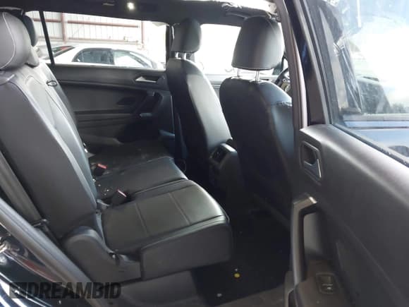 ✅ 2021 Volkswagen Tiguan SE • VIN: 3VV2B7AX4MM052467 • Lot: 43751205. Wystawiony na IAAI z przebiegiem 89 374 mil. Bezpłatny archiwum sprzedaży aukcyjnych z USA i szczegółowy raport historii pojazdu na DreamBid. Zdjęcie 8.