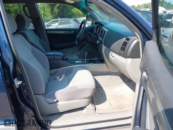 ✅ 2003 Toyota 4Runner SR5 • VIN: JTEBU14R738004351 • Lot: 42868937. Listed on IAAI with 261,463 mi. Free auction sales archive from the USA and detailed vehicle history report at DreamBid. Image 5.