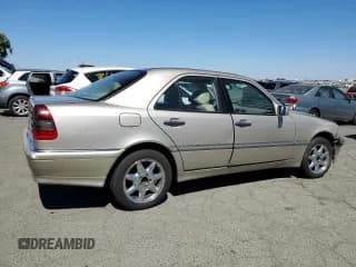 ✅ 1998 Mercedes-Benz C 230/260/280/320 • VIN: WDBHA23G4WA564563 • Lot: 71414284. Wystawiony na Copart z przebiegiem 277 741 mil. Bezpłatny archiwum sprzedaży aukcyjnych z USA i szczegółowy raport historii pojazdu na DreamBid. Zdjęcie 3.