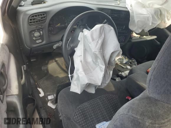 ✅ 2000 Chevrolet S-10 LS • VIN: 1GCCS14W9Y8130139 • Лот: 48936205. Опубликован ранее на Copart с пробегом Не указан. Бесплатный доступ к архиву аукционных продаж из США и подробный отчёт об истории автомобиля на DreamBid. Изображение 8.