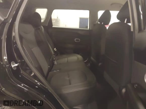 ✅ 2019 Kia Soul + • VIN: KNDJP3A5XK7668524 • Lot: 43655308. Wystawiony na IAAI z przebiegiem 80 692 mil. Bezpłatny archiwum sprzedaży aukcyjnych z USA i szczegółowy raport historii pojazdu na DreamBid. Zdjęcie 8.