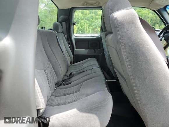 ✅ 2006 Chevrolet Silverado 2500HD Work Truck • VIN: 1GCHK29U56E162409 • Lot: 57626185. Wystawiony na Copart z przebiegiem 147 922 mil. Bezpłatny archiwum sprzedaży aukcyjnych z USA i szczegółowy raport historii pojazdu na DreamBid. Zdjęcie 10.