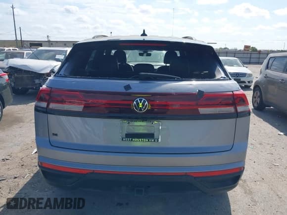 ✅ 2024 Volkswagen Atlas SE • VIN: 1V2WE2CA0RC201550 • Lot: 42048995. Wystawiony na IAAI z przebiegiem 47 181 mil. Bezpłatny archiwum sprzedaży aukcyjnych z USA i szczegółowy raport historii pojazdu na DreamBid. Zdjęcie 16.