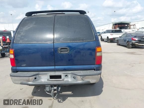 ✅ 2001 Chevrolet Suburban LT • VIN: 3GNEC16T21G126434 • Lot: 43527266. Wystawiony na IAAI z przebiegiem 320 265 mil. Bezpłatny archiwum sprzedaży aukcyjnych z USA i szczegółowy raport historii pojazdu na DreamBid. Zdjęcie 17.