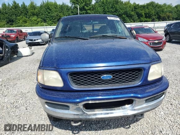 ✅ 1997 Ford F-150 XL • VIN: 1FTDX1865VNA10805 • Lot: 64174695. Wystawiony na Copart z przebiegiem 105 175 mil. Bezpłatny archiwum sprzedaży aukcyjnych z USA i szczegółowy raport historii pojazdu na DreamBid. Zdjęcie 5.