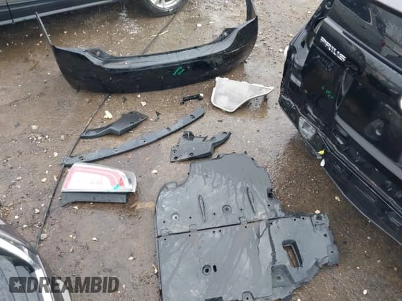 ✅ 2014 Toyota Prius Four • VIN: JTDKN3DU0E0378643 • Lot: 42076080. Wystawiony na IAAI z przebiegiem 272 277 mil. Bezpłatny archiwum sprzedaży aukcyjnych z USA i szczegółowy raport historii pojazdu na DreamBid. Zdjęcie 12.