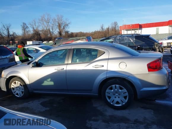 ✅ 2014 Dodge Avenger SE • VIN: 1C3CDZAB2EN226223 • Lot: 41416252. Wystawiony na IAAI z przebiegiem 85 175 mil. Bezpłatny archiwum sprzedaży aukcyjnych z USA i szczegółowy raport historii pojazdu na DreamBid. Zdjęcie 14.