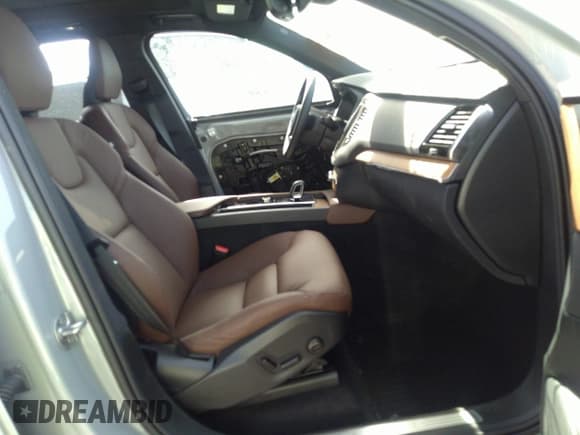 ✅ 2024 Volvo XC90 Plus Bright Theme • VIN: YV4062PEXR1234128 • Lot: 41773873. Wystawiony na IAAI z przebiegiem 17 607 mil. Bezpłatny archiwum sprzedaży aukcyjnych z USA i szczegółowy raport historii pojazdu na DreamBid. Zdjęcie 5.