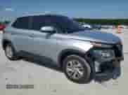 2022 Hyundai Venue SE with VIN KMHRB8A36NU200062, listed as a Copart auction lot 70678224 with 61,806 mi miles and Salvage title. Bid and sale history available at DreamBid. Image 4.