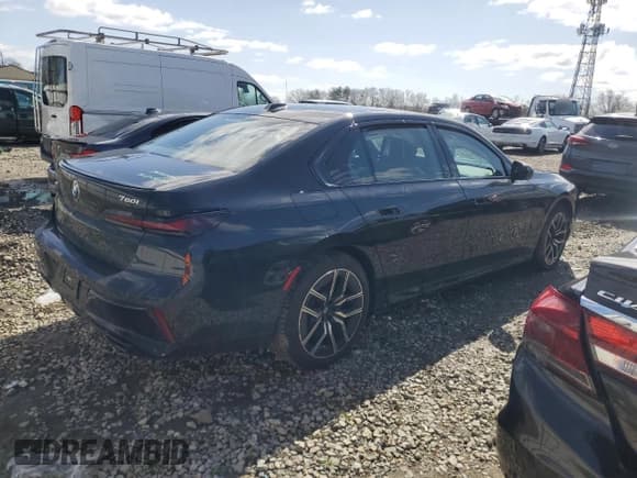 ✅ 2023 BMW 7 Series 760i xDrive • VIN: WBA33EJ02PCM26276 • Лот: 50979415. Опубликован ранее на Copart с пробегом 25 648 миль. Бесплатный доступ к архиву аукционных продаж из США и подробный отчёт об истории автомобиля на DreamBid. Изображение 3.