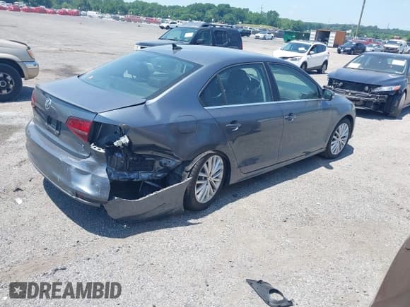 ✅ 2016 Volkswagen Jetta SEL • VIN: 3VWL17AJ1GM332298 • Lot: 42534831. Wystawiony na IAAI z przebiegiem 112 216 mil. Bezpłatny archiwum sprzedaży aukcyjnych z USA i szczegółowy raport historii pojazdu na DreamBid. Zdjęcie 4.