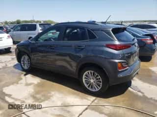 ✅ 2020 Hyundai Kona SEL • VIN: KM8K22AA5LU573202 • Lot: 63812343. Wystawiony na Copart z przebiegiem 41 335 mil mil. Skorzystaj z bezpłatnego archiwum sprzedaży aukcyjnych z USA i zobacz szczegółowy raport historii pojazdu na DreamBid. Zdjęcie 2.