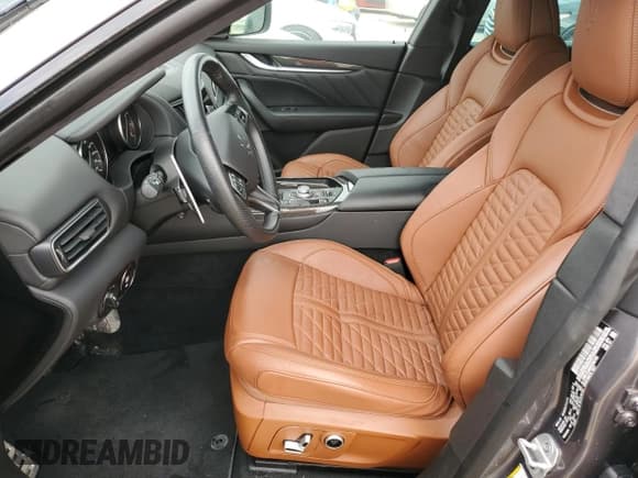 ✅ 2022 Maserati Levante Modena S • VIN: ZN661ZUM4NX393104 • Лот: 74015534. Опубликован ранее на Copart с пробегом Не указан. Бесплатный доступ к архиву аукционных продаж из США и подробный отчёт об истории автомобиля на DreamBid. Изображение 7.