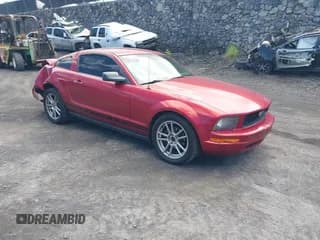 ✅ 2007 Ford Mustang Deluxe • VIN: 1ZVFT80N775366043 • Lot: 42910749. Listed on IAAI with 175,296 mi. Free auction sales archive from the USA and detailed vehicle history report at DreamBid. Image 1.