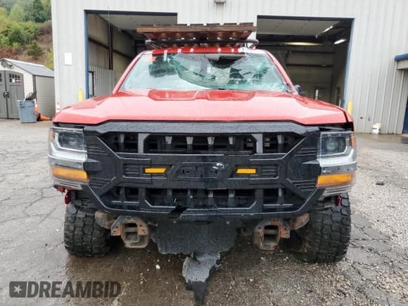 ✅ 2019 Chevrolet Silverado 1500 Custom • VIN: 2GCVKMEC7K1162113 • Lot: 71496015. Wystawiony na Copart z przebiegiem 153 962 mil. Bezpłatny archiwum sprzedaży aukcyjnych z USA i szczegółowy raport historii pojazdu na DreamBid. Zdjęcie 5.