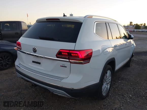 ✅ 2018 Volkswagen Atlas SEL Premium • VIN: 1V2NR2CA6JC537949 • Лот: 43666355. Опубликован ранее на IAAI с пробегом 62 238 миль. Бесплатный доступ к архиву аукционных продаж из США и подробный отчёт об истории автомобиля на DreamBid. Изображение 4.