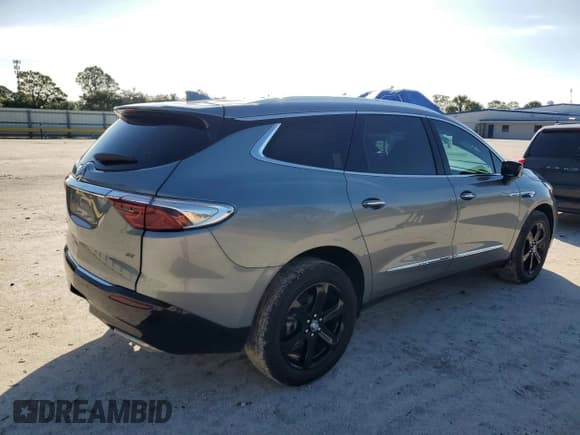 ✅ 2024 Buick Enclave Essence • VIN: 5GAERBKW3RJ107500 • Lot: 82783415. Wystawiony na Copart z przebiegiem 11 697 mil. Bezpłatny archiwum sprzedaży aukcyjnych z USA i szczegółowy raport historii pojazdu na DreamBid. Zdjęcie 3.