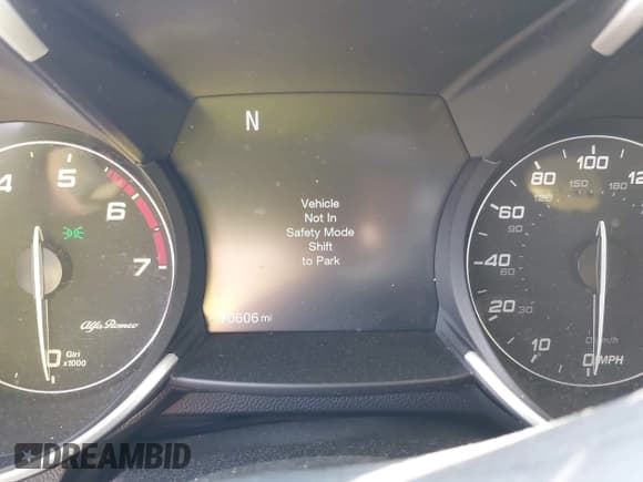 ✅ 2017 Alfa Romeo Giulia • VIN: ZARFAEDN8H7527836 • Lot: 43365591. Listed on IAAI with 70,606 mi. Free auction sales archive from the USA and detailed vehicle history report at DreamBid. Image 7.