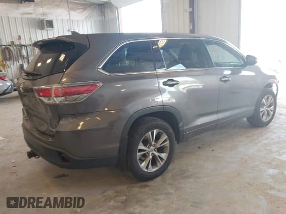 ✅ 2015 Toyota Highlander LE • VIN: 5TDBKRFH7FS144834 • Lot: 42939376. Wystawiony na IAAI z przebiegiem 217 104 mil. Bezpłatny archiwum sprzedaży aukcyjnych z USA i szczegółowy raport historii pojazdu na DreamBid. Zdjęcie 4.