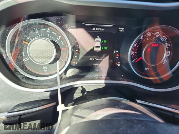 ✅ 2016 Dodge Challenger R/T Scat Pack • VIN: 2C3CDZFJXGH124955 • Lot: 87113145. Wystawiony na Copart z przebiegiem 67 964 mil. Bezpłatny archiwum sprzedaży aukcyjnych z USA i szczegółowy raport historii pojazdu na DreamBid. Zdjęcie 9.