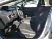 2025 Toyota Prius SE z VIN JTDACACU9S3043379, wystawiony jako Copart lot #85342555 z przebiegiem 3 866 mil mil oraz Szkoda całkowita • Salvage title. Historia ofert i sprzedaży dostępna na DreamBid. Obrazek 7.