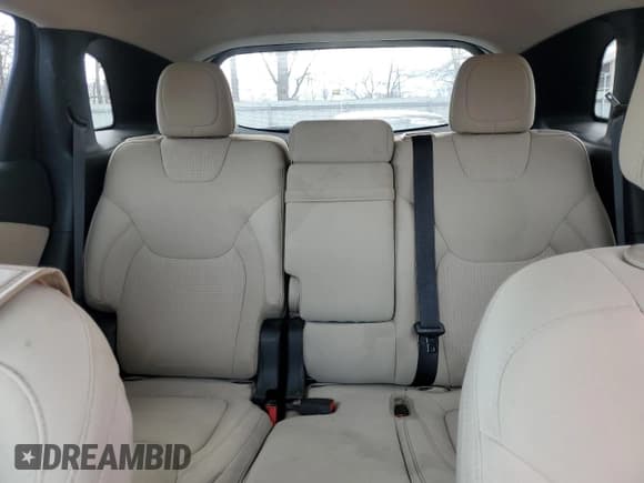 ✅ 2017 Jeep Cherokee Latitude • VIN: 1C4PJMCS1HW507059 • Лот: 92669845. Опубликован ранее на Copart с пробегом 131 081 миль. Бесплатный доступ к архиву аукционных продаж из США и подробный отчёт об истории автомобиля на DreamBid. Изображение 10.