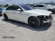 ✅ 2023 Mercedes-Benz S 580 • VIN: W1K6G7GBXPA180703 • Lot: 60398765. Wystawiony na Copart z przebiegiem 17 326 mil. Bezpłatny archiwum sprzedaży aukcyjnych z USA i szczegółowy raport historii pojazdu na DreamBid. Zdjęcie 4.