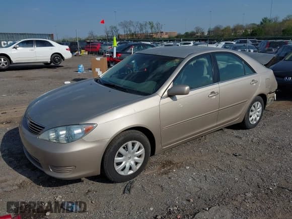 ✅ 2005 Toyota Camry LE • VIN: 4T1BE30K65U959315 • Lot: 42013123. Wystawiony na IAAI z przebiegiem 69 468 mil. Bezpłatny archiwum sprzedaży aukcyjnych z USA i szczegółowy raport historii pojazdu na DreamBid. Zdjęcie 2.