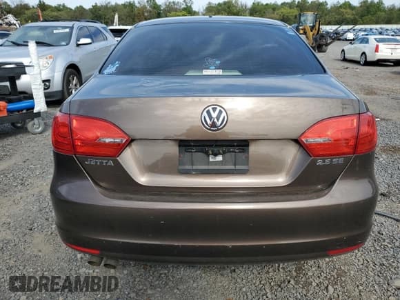 ✅ 2013 Volkswagen Jetta SE • VIN: 3VWBP7AJ8DM252521 • Лот: 81758635. Опубликован ранее на Copart с пробегом 131 893 миль. Бесплатный доступ к архиву аукционных продаж из США и подробный отчёт об истории автомобиля на DreamBid. Изображение 6.