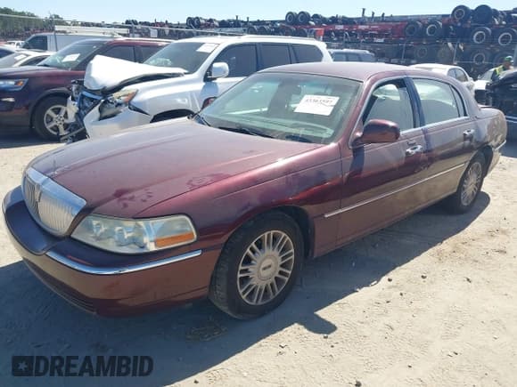 ✅ 2008 Lincoln Town Car Limited • VIN: 2LNHM82V88X654574 • Lot: 43363597. Wystawiony na IAAI z przebiegiem 89 600 mil. Bezpłatny archiwum sprzedaży aukcyjnych z USA i szczegółowy raport historii pojazdu na DreamBid. Zdjęcie 2.