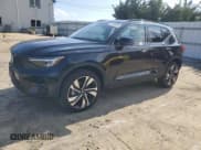 ✅ 2024 Volvo XC40 Plus Dark Theme • VIN: YV4L12UL3R2274043 • Lot: 71405475. Wystawiony na Copart z przebiegiem 11 678 mil. Bezpłatny archiwum sprzedaży aukcyjnych z USA i szczegółowy raport historii pojazdu na DreamBid. Zdjęcie 1.