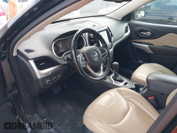 ✅ 2018 Jeep Cherokee Limited • VIN: 1C4PJMDB5JD516024 • Lot: 42156933. Wystawiony na IAAI z przebiegiem 159 761 mil. Bezpłatny archiwum sprzedaży aukcyjnych z USA i szczegółowy raport historii pojazdu na DreamBid. Zdjęcie 17.