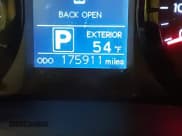 ✅ 2015 Toyota Sienna LE • VIN: 5TDKK3DC5FS579680 • Lot: 43607078. Wystawiony na IAAI z przebiegiem 175 911 mil. Bezpłatny archiwum sprzedaży aukcyjnych z USA i szczegółowy raport historii pojazdu na DreamBid. Zdjęcie 16.