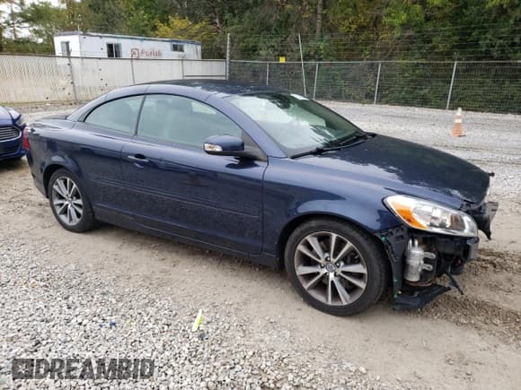 ✅ 2013 Volvo C70 T5 • VIN: YV1672MC4DJ138415 • Лот: 72516204. Опубликован ранее на Copart с пробегом 96 698 миль. Бесплатный доступ к архиву аукционных продаж из США и подробный отчёт об истории автомобиля на DreamBid. Изображение 4.